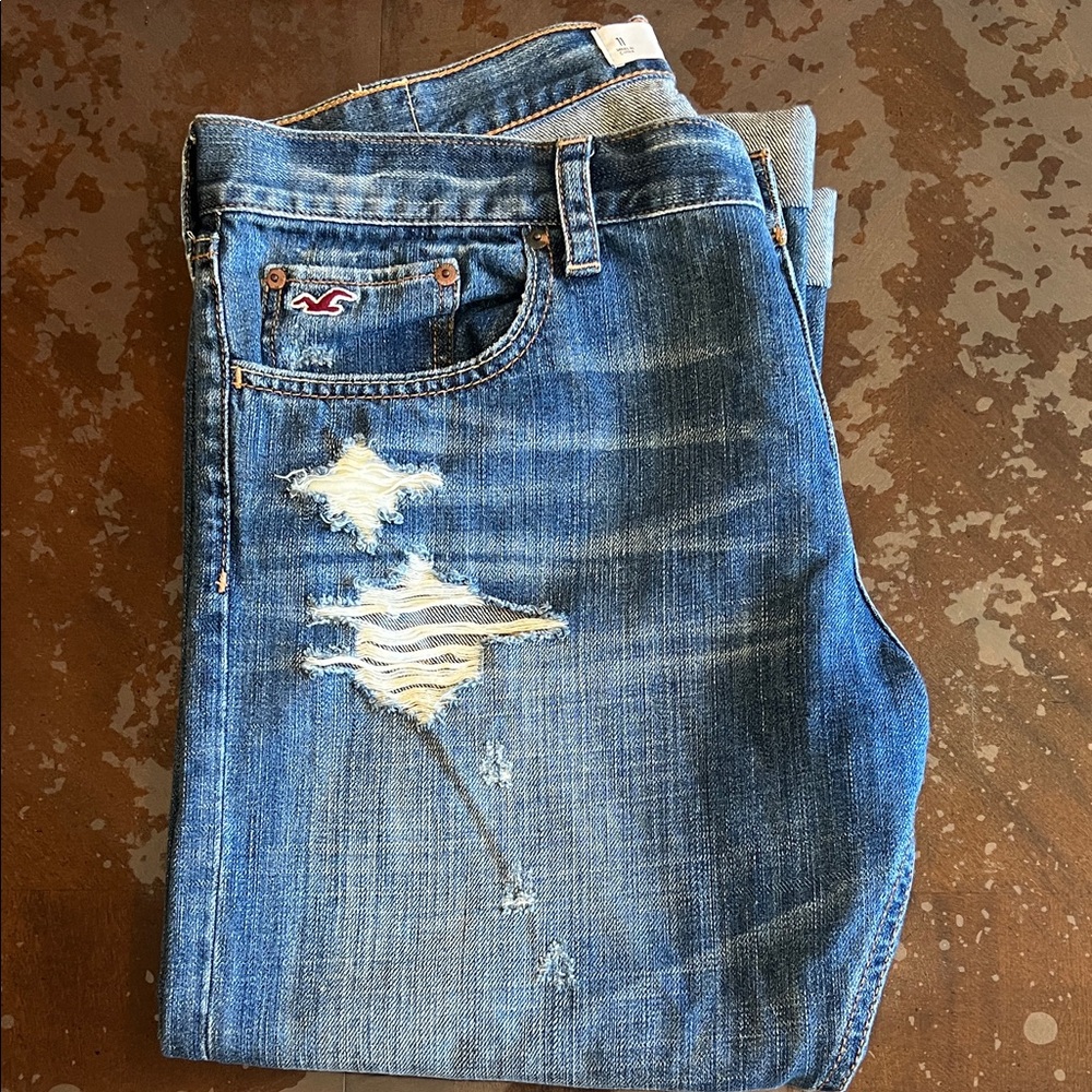 Hollister distressed capri jeans